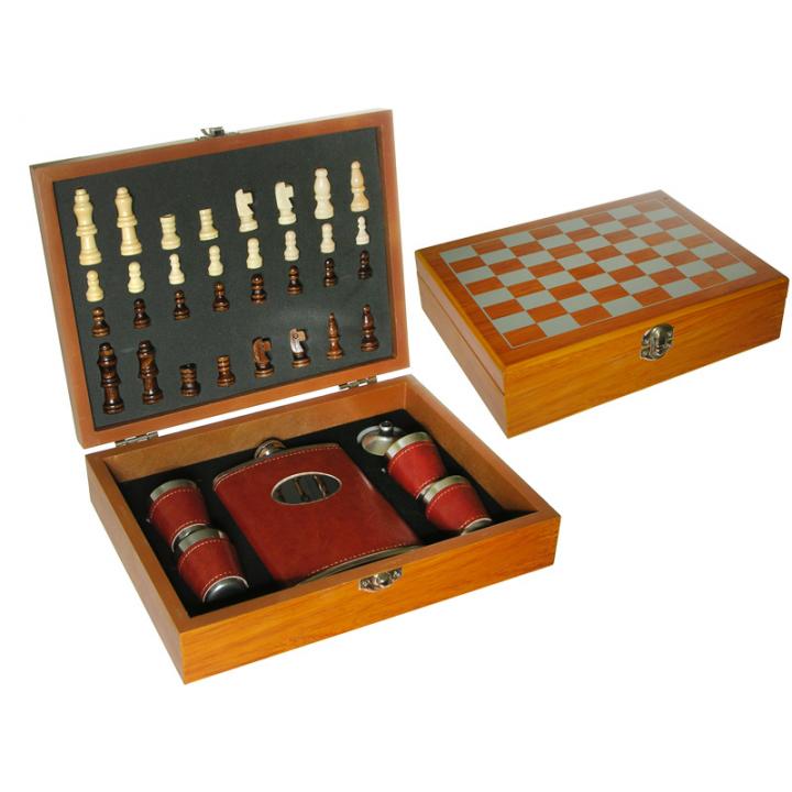 Набор шахмат с фляжкой (4 рюмки) 3761