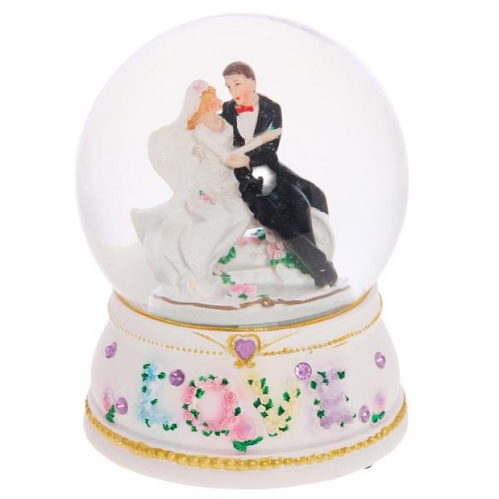 632609 Фигурка декоративная в стеклянном шаре "Жених и невеста" (подсветка), L10 W10 H13 см